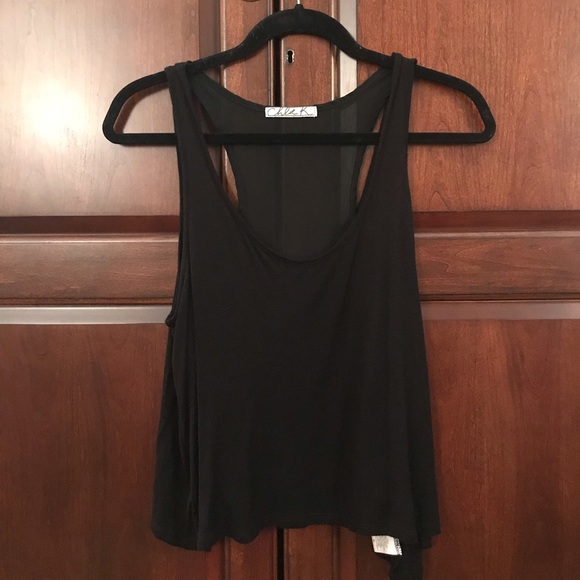 Black tank top with cute bow in back - Picture 1 of 4
